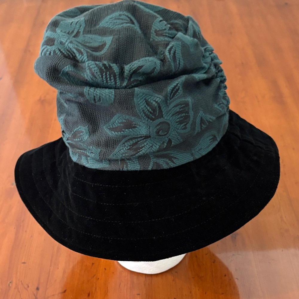 Vintage  Deborah Rhodes Green and Black Floral Hat